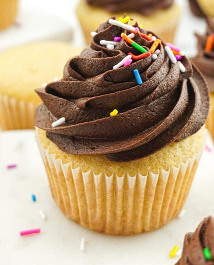 Easy Vanilla Cupcakes