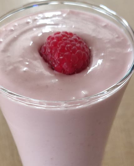 Raspberry Cheesecake Smoothie (Vegetarian)