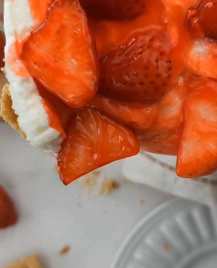 No Bake Strawberry Cheesecake Dessert