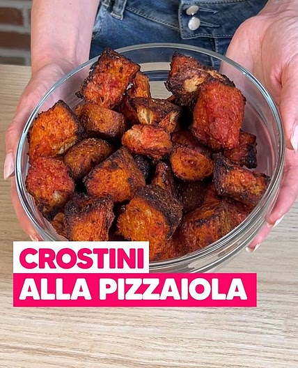 Crostini alla pizzaiola
