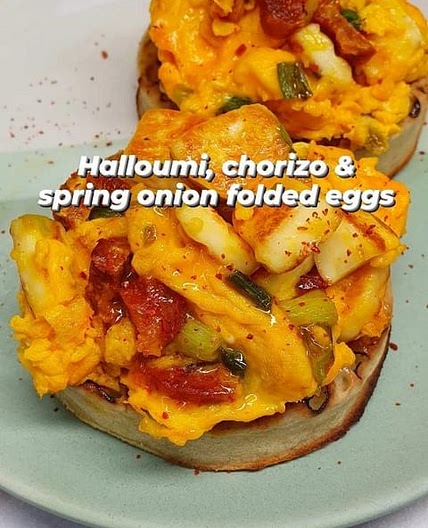 HALLOUMI, CHORIZO & SPRING ONION FOLDED EGGS 🧀🌶🥚