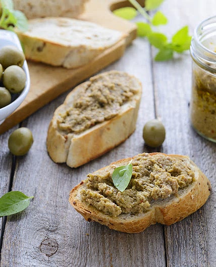 Pâté olives, tournesol, herbes