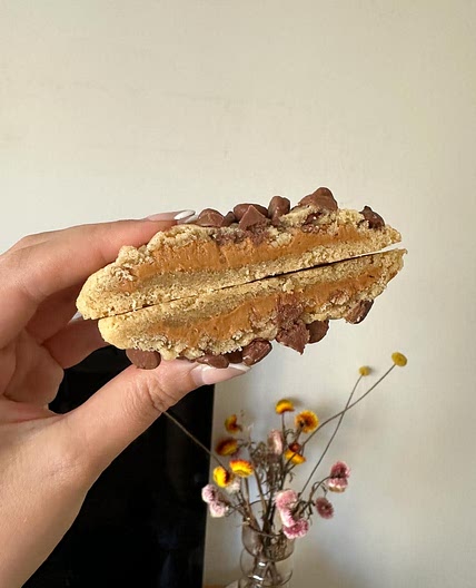 Peanut Butter Stuffed Choc Chip Cookies 🍪