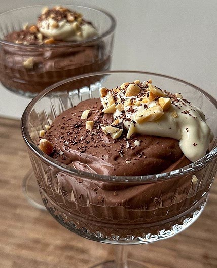 CHOCOLATE &amp; PEANUT BUTTER SILKEN TOFU MOUSSE 🤎 This pud has 