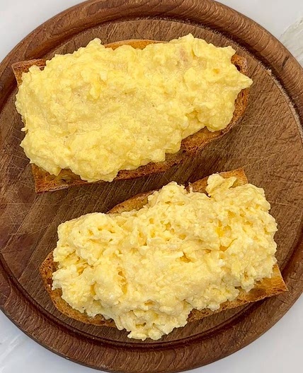 Straciatella Scrambled Eggs
