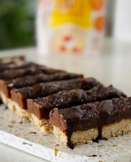 OATY ALMOND CARAMEL BARS 