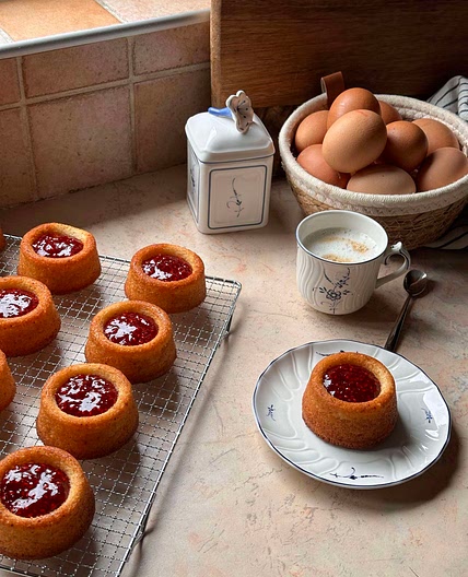 Financiers with raspberry jam 👒