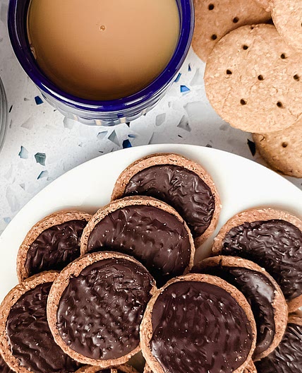 Black Emmer & Oat Digestive Biscuits by Martin Sorge