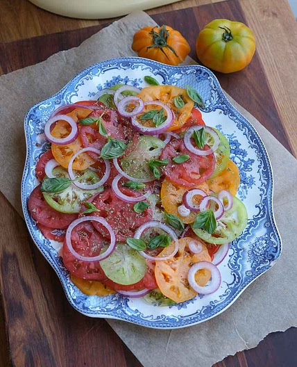 Heirloom Tomato Salad (SO easy and SO yum)