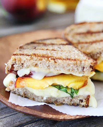 Sandwich Grilled Peach, Brie and Basil FAVORITE