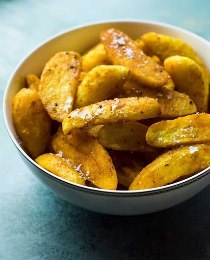 Crispy Roasted Turmeric Potatoes