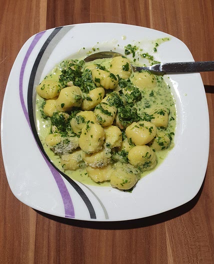 Gnocchi mit Spinat und Zitrone
