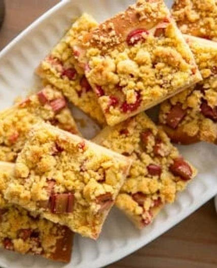 Rhubarb Cake with Streusel