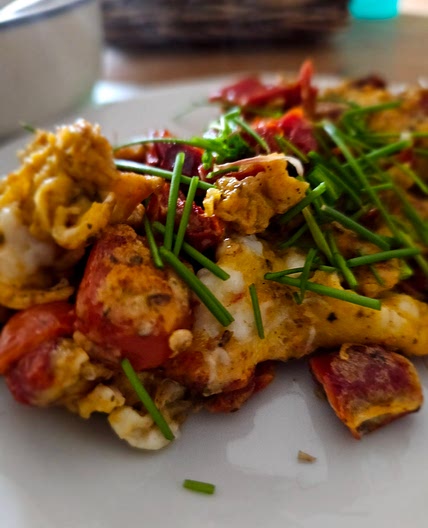 Rührei mit getrockneten Tomaten