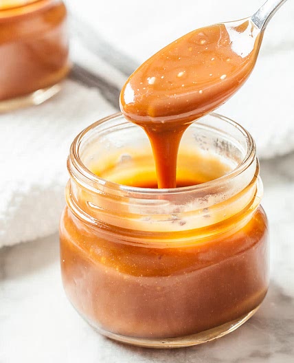 Rum Caramel Sauce for Christmas Pudding