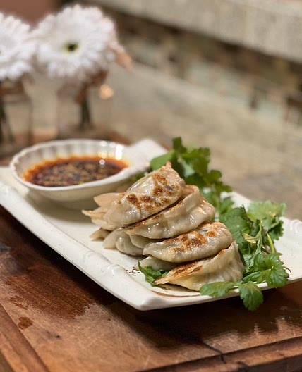 Vegetarian Pot Stickers with Dipping Sauce | 素菜煎饺
