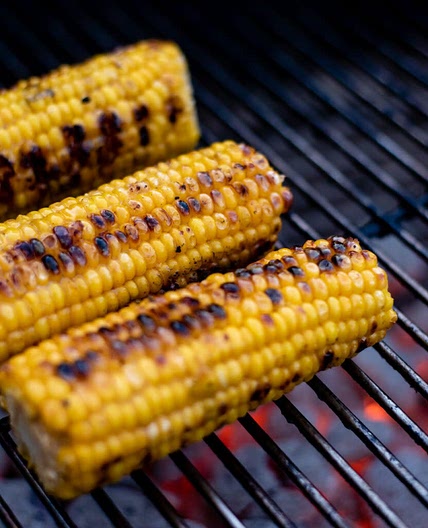 Maïs grillé au barbecue (savoureux et juteux)