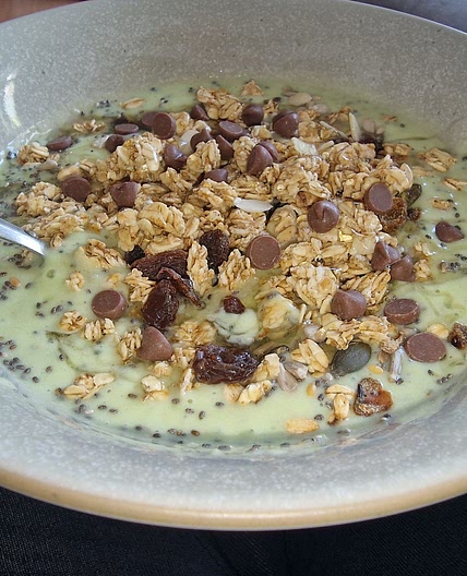 Bananavocado smoothie bowl