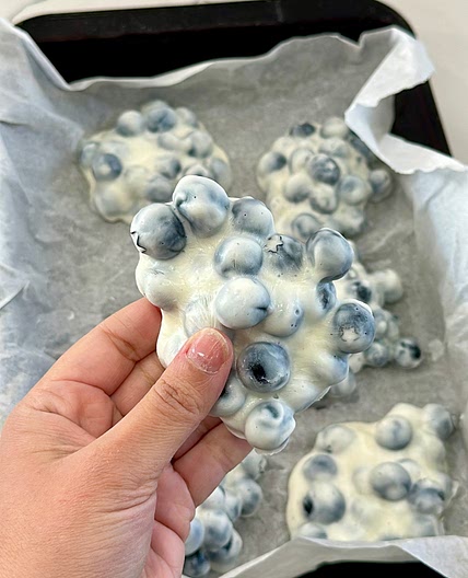 Blueberry yogurt clusters