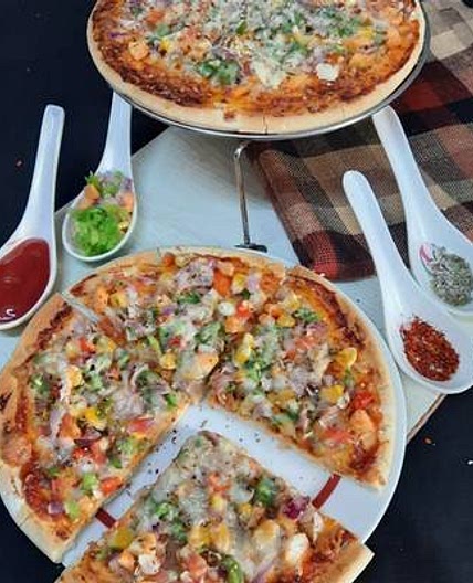 वेजिटेबल पिज़्ज़ा (vegetable pizza recipe in Hindi)