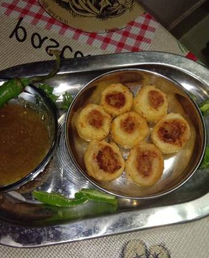 भाकर वड़ी (bhakarwadi recipe in Hindi)