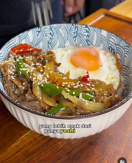 Black pepper beef bowl