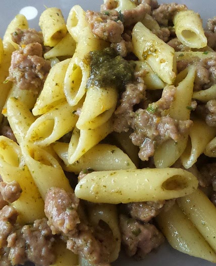 Penne con ragù bianco e pesto | Cuoca per caso