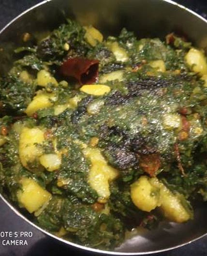 आलू पालक की सब्जी (aloo palak ki sabzi recipe in Hindi)
