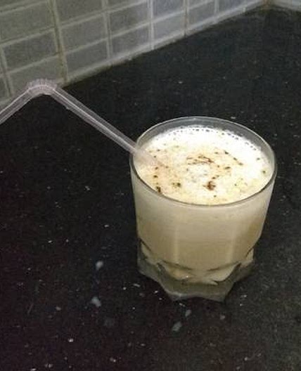 मिल्क शेक विद कॉफी (milkshake with coffee recipe in hindi)