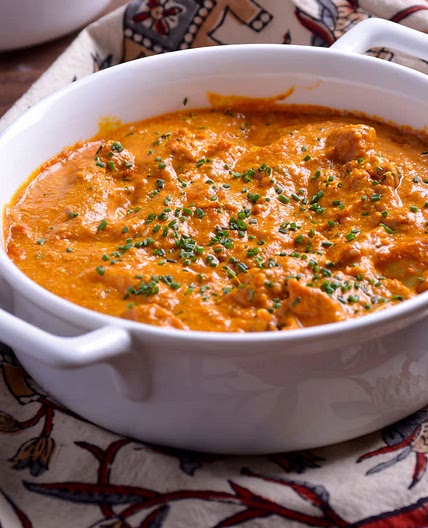 Pollo al curry con tomate