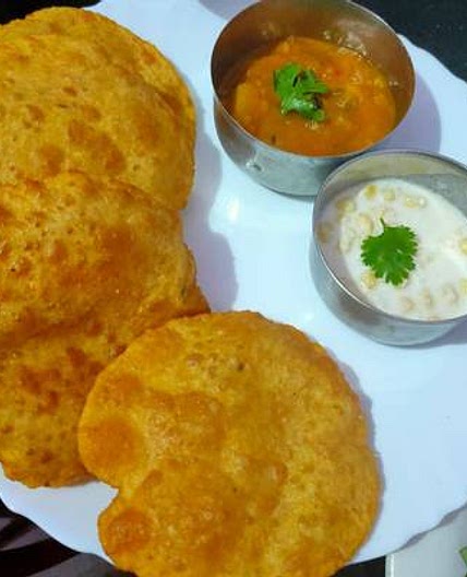 आलू बेसन पूरी (Aloo Besan puri recipe in Hindi)