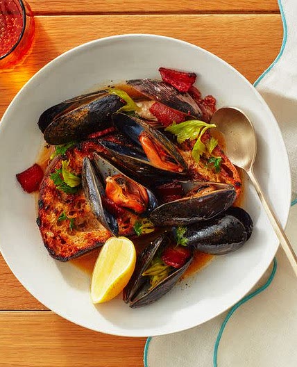 Cider-Braised Mussels With Grilled Garlic Bread and Bacon