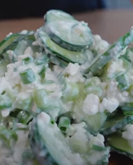 Salat s ogurzom i tvorogom