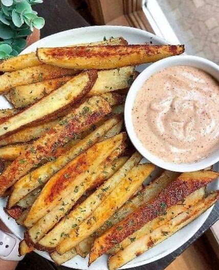 Garlic fries and aioli 