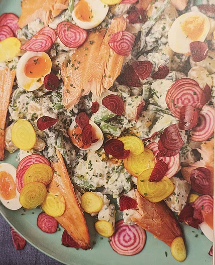Salada quente de truta fumada