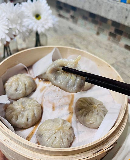 Vegetarian Burgundy Mushroom Soup Dumplings | 蘑菇素食小笼汤包