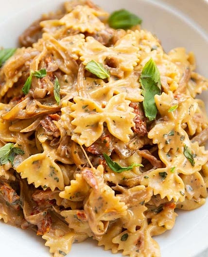 CARAMELISED ONION PASTA | Serves 4