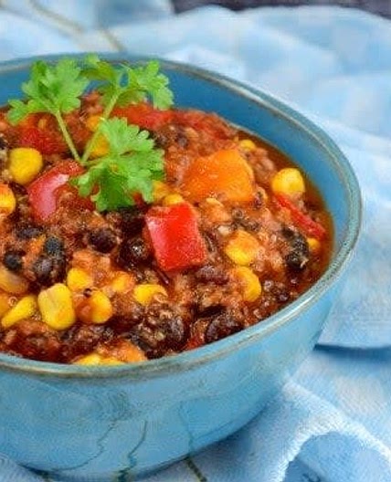 Chile de judías negras con cuscús de lima