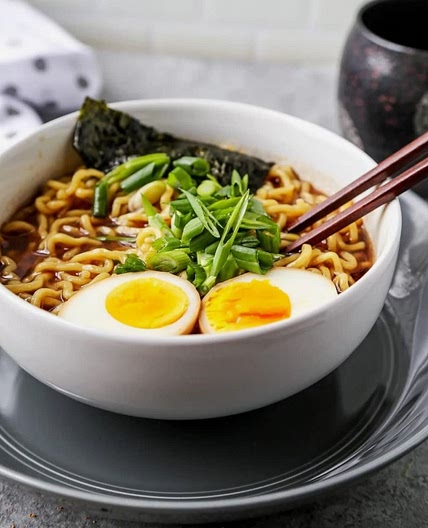 Ramen noodles soup with curry