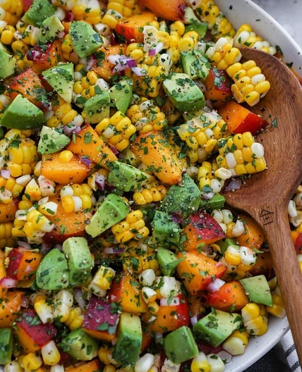 Sweet corn salad with peaches