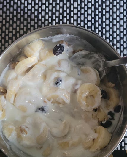 Banana and Nuts Yoghurt Bowl
