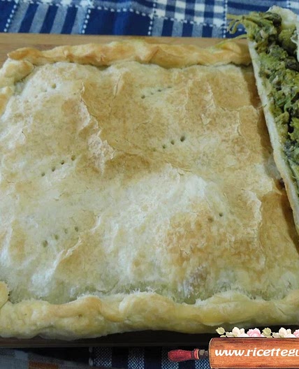 Torta salata con cicoria e salsiccia