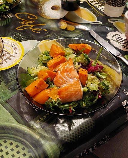 Salmon salad with broccoli and sweet potatoes