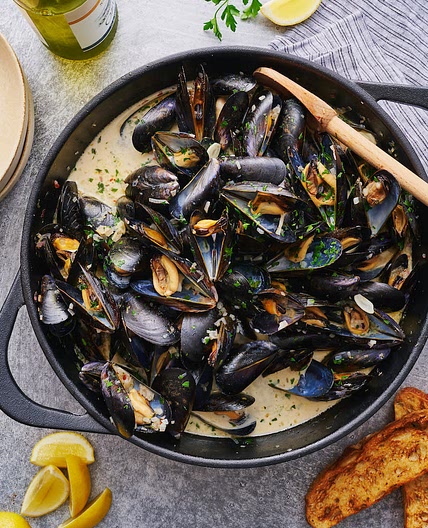 Mussels in a Chili White Wine Broth