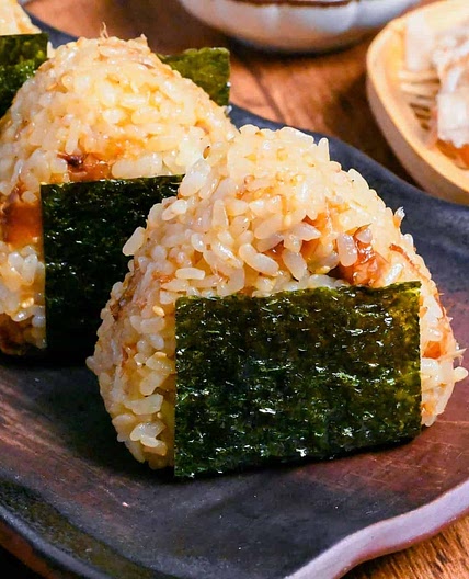 Okaka Onigiri (Seasoned Bonito Flake Rice Ball)