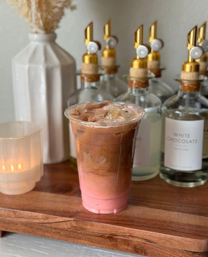 Disneylands Raspberry Macaron Macchiato 