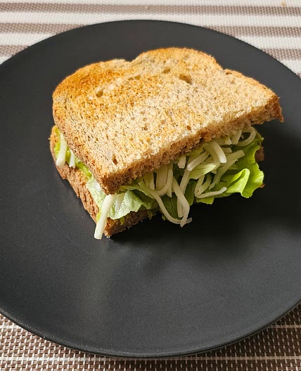 Sandwich de guacamole y queso