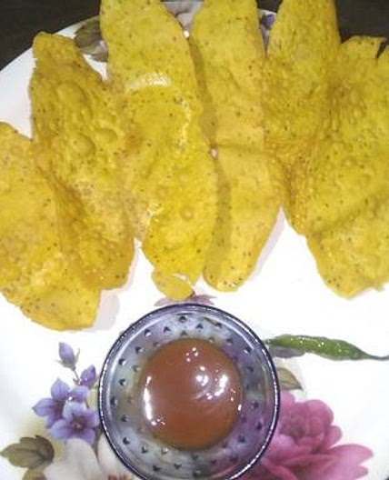 गुजराती फाफड़ा (gujarati fafda recipe in Hindi)