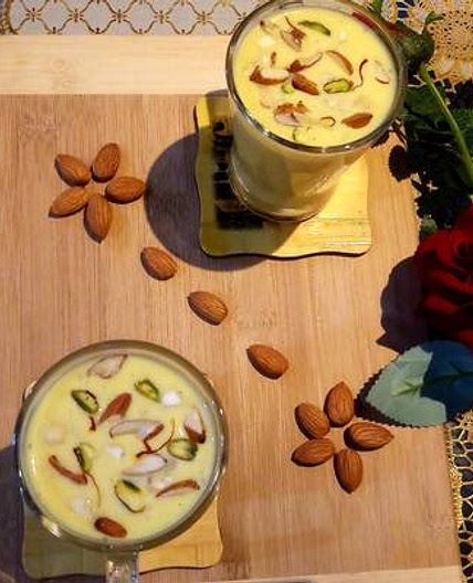 बादाम मिल्कशेक (badam milkshake recipe in Hindi)