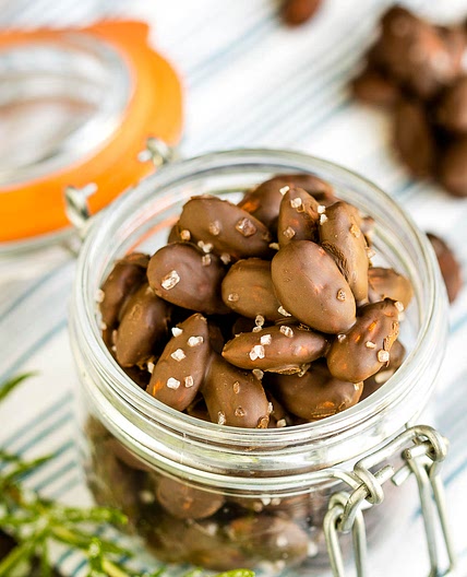 DARK CHOCOLATE SALTED ALMONDS